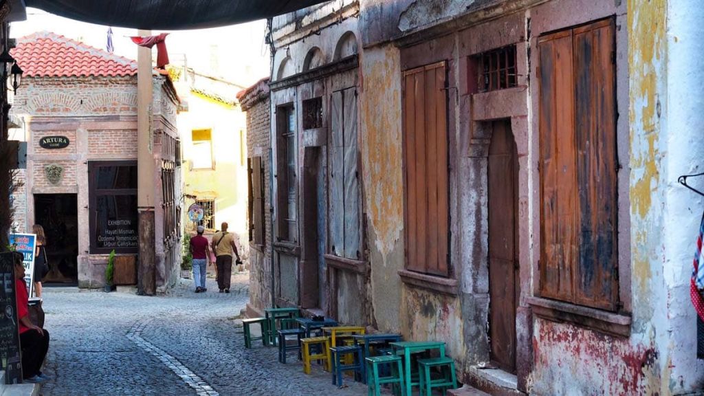 Plaja Yürüme Mesafesinde, Tarihle İç İçe: Kaçırılmaması Gereken Rota kucukkoy sokaklari ayvalik - Marmara Bölge Gazetesi