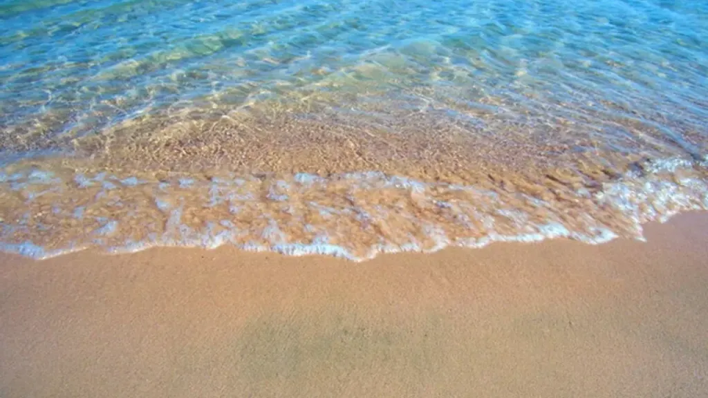 Mersin’in Silifke ilçesinde yer alan Kum Mahallesi Plajı, bembeyaz kumsalı,