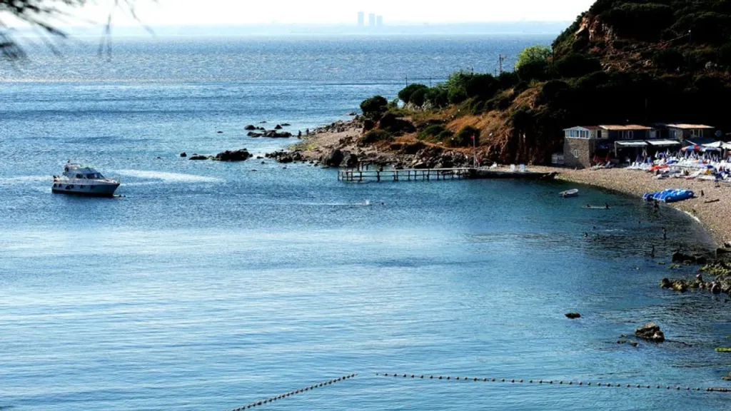 Berrak Suları ve Tarihiyle Büyülüyor! manastir koyu 1 - Marmara Bölge Gazetesi