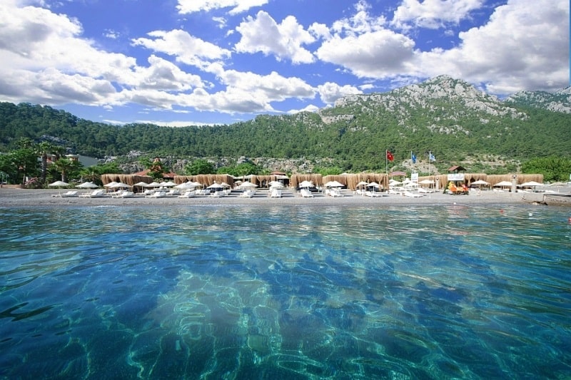 Muğla’nın kalabalıktan uzak, saklı cennetlerinden biri olan Kumlubük, huzur dolu