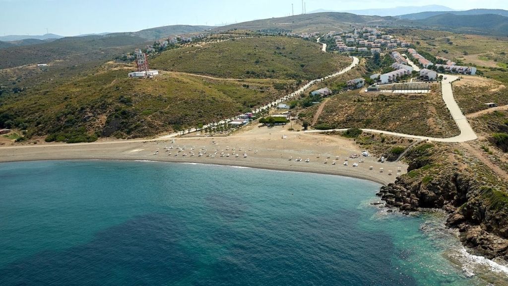 İzmir’e İki Saat Uzaklıkta Dört Mevsim Huzur Sunan Plaj maxresdefault 28 - Marmara Bölge Gazetesi