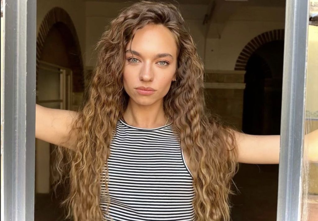 Ünlü oyuncu Eylül Tumbar, Balıkesir’de meydana gelen 6.1 büyüklüğündeki depremde