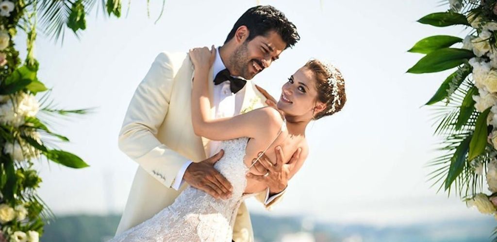 Magazin dünyasının en çok konuşulan çiftlerinden Fahriye Evcen ve Burak