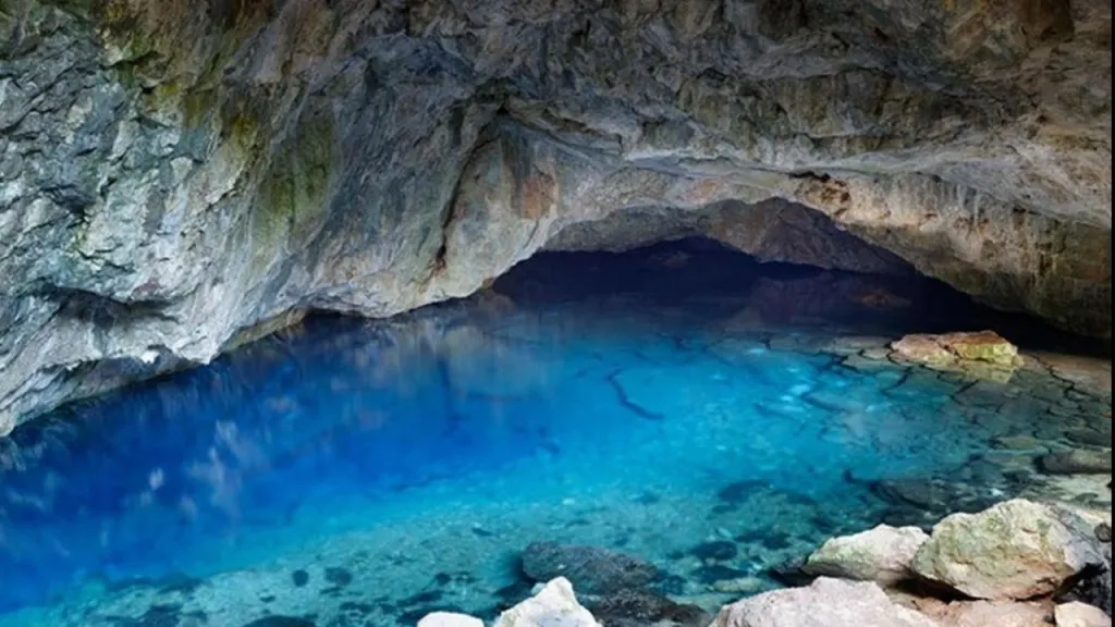 Ege’nin saklı hazineleri arasında yer alan Zeus Mağarası, Aydın’ın Kuşadası