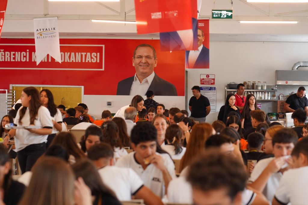 Ayvalık Belediyesi’nin büyük ilgi gören Öğrenci Kent Lokantaları, 2025-2026 eğitim