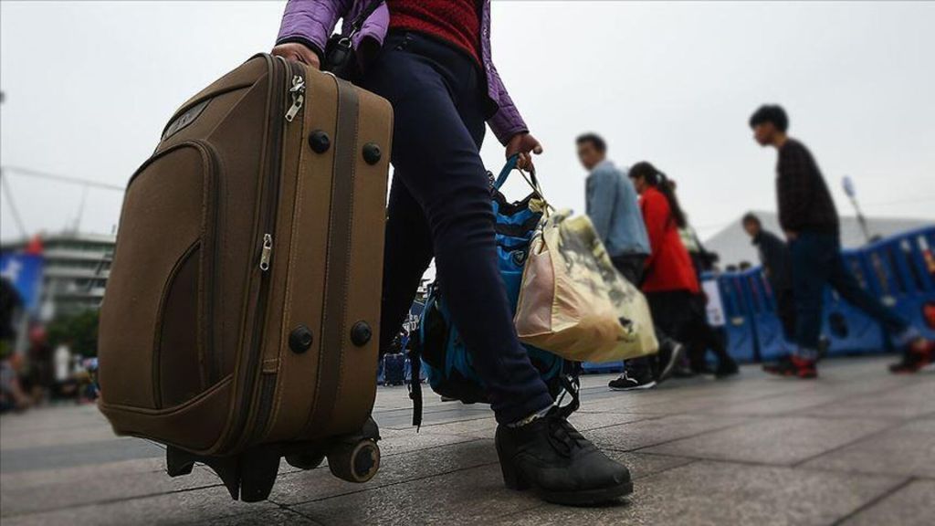 Balıkesir’de gençler, iş imkanlarının sınırlılığı ve sosyal yaşamın yetersizliği nedeniyle