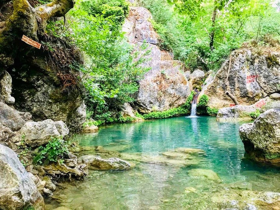 İzmir’e 40 Dakika Uzakta: Çam Gölgesinde Buz Gibi Doğal Havuz 118397615 3278723092254958 3632974920088080575 n - Marmara Bölge Gazetesi
