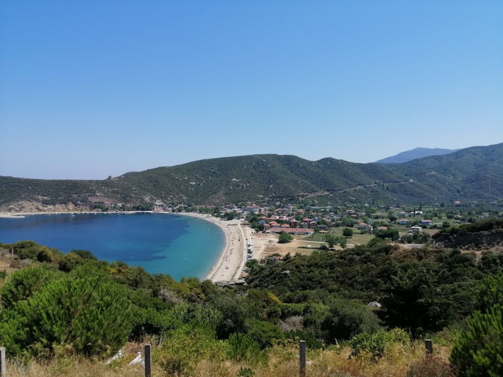 Balıkesir’in saklı güzelliklerinden Doğanlar Plajı, berrak denizi ve huzurlu atmosferiyle