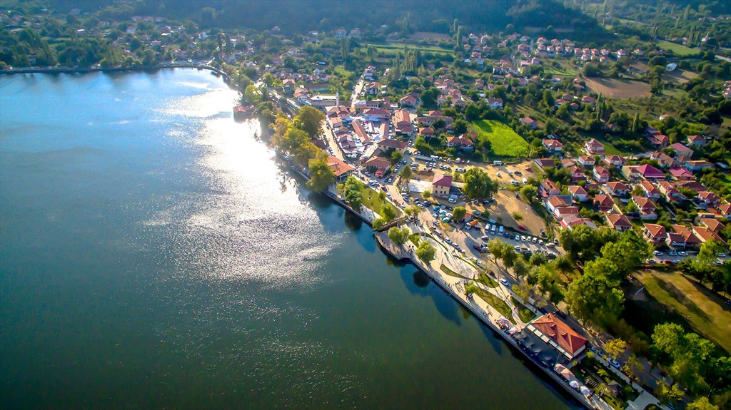 İzmir’in yanı başındaki Gölcük Yaylası, göl manzarası, serin havası ve