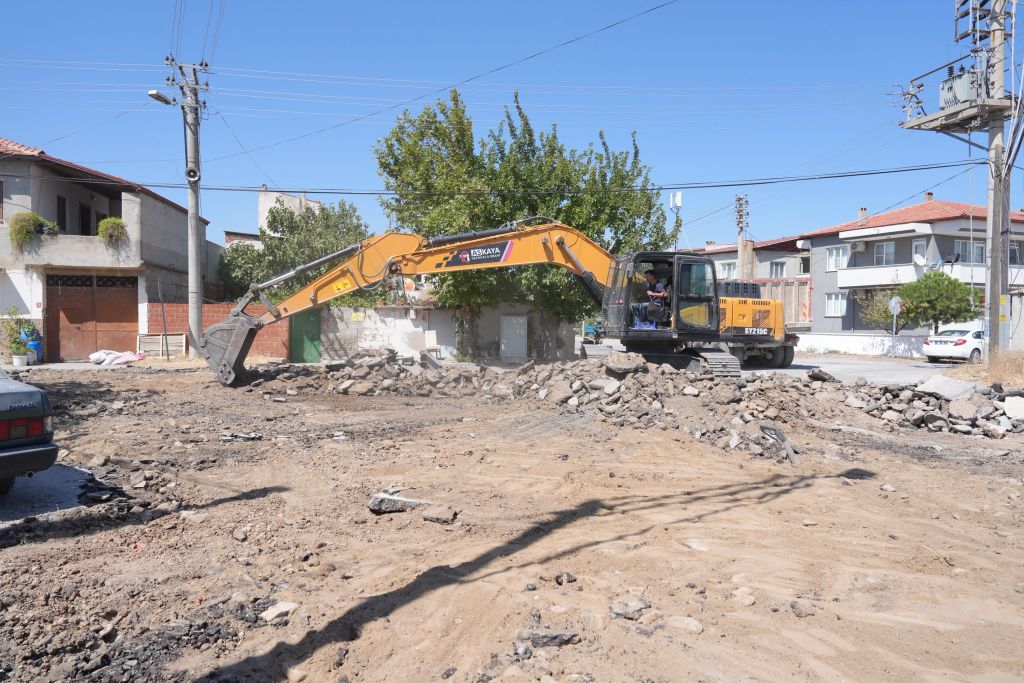 Burhaniye Belediye Başkanı Ali Kemal Deveciler, ilçedeki ulaşım altyapısını güçlendirmek