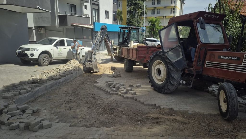 Dursunbey Belediyesi Fen İşleri Müdürlüğü’ne bağlı ekipler, ilçe genelinde altyapı,