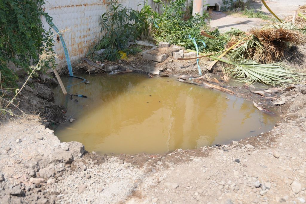 Burhaniye Belediye Başkanı Ali Kemal Deveciler, Pazarbaşı Caddesi’nde yürütülen parke