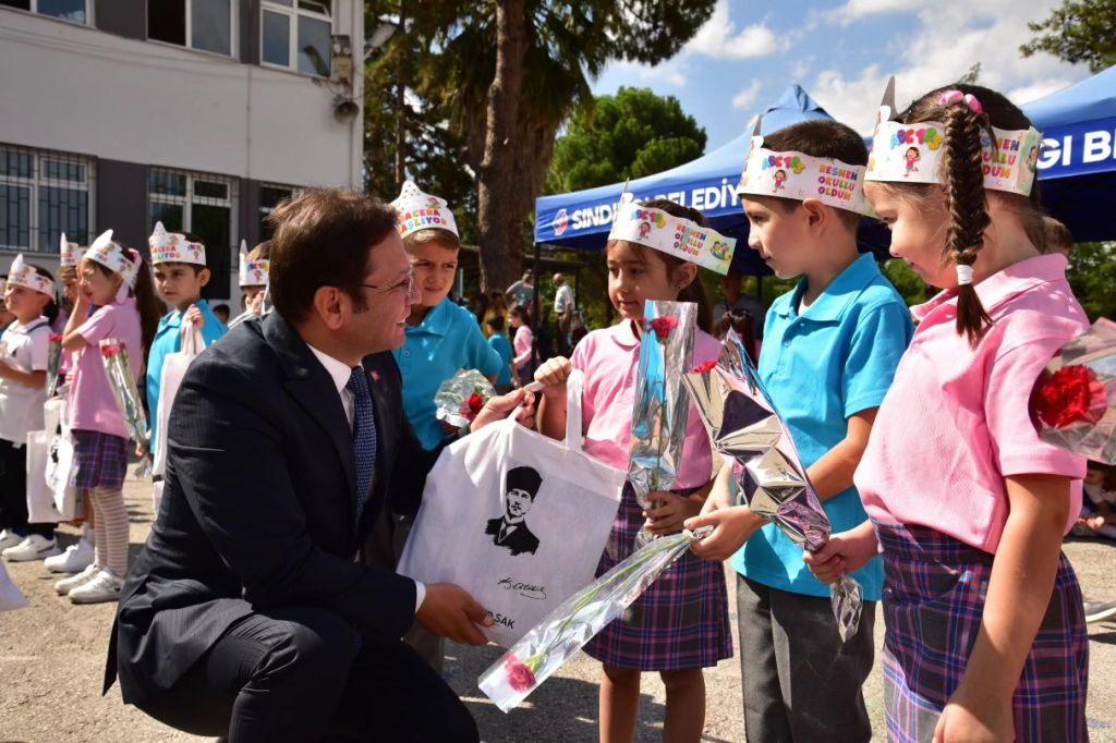 Sındırgı’da Eğitim Yılı Coşkuyla Başladı 545385157 24705958879042096 6067020979720344428 n - Marmara Bölge Gazetesi