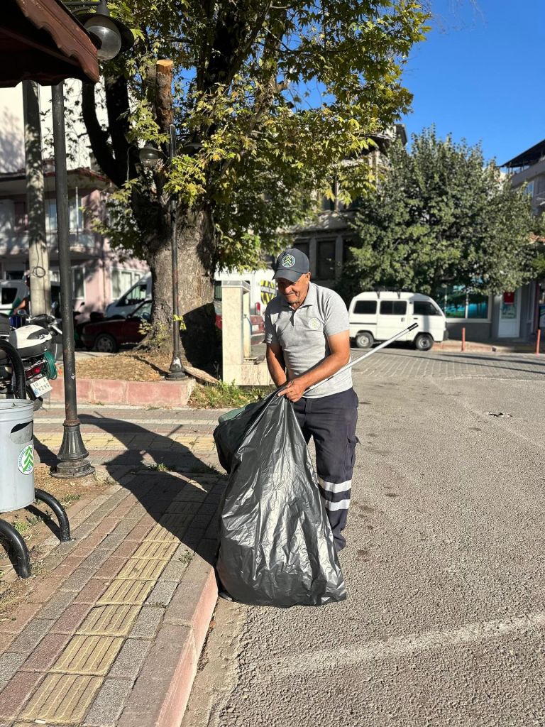 Dursunbey Sokaklarında Temizlik Alarmı! 545403804 18485378341079512 6492378390284484527 n - Marmara Bölge Gazetesi