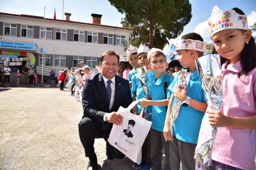 Sındırgı’da Eğitim Yılı Coşkuyla Başladı 545708616 24705958872375430 1657545009816279859 n - Marmara Bölge Gazetesi