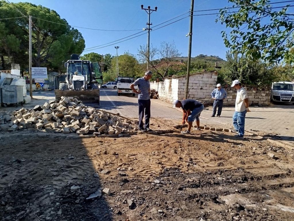 Burhaniye’de Yollar Baştan Yapılıyor! 547205148 1248177940681905 2069632282290319853 n - Marmara Bölge Gazetesi