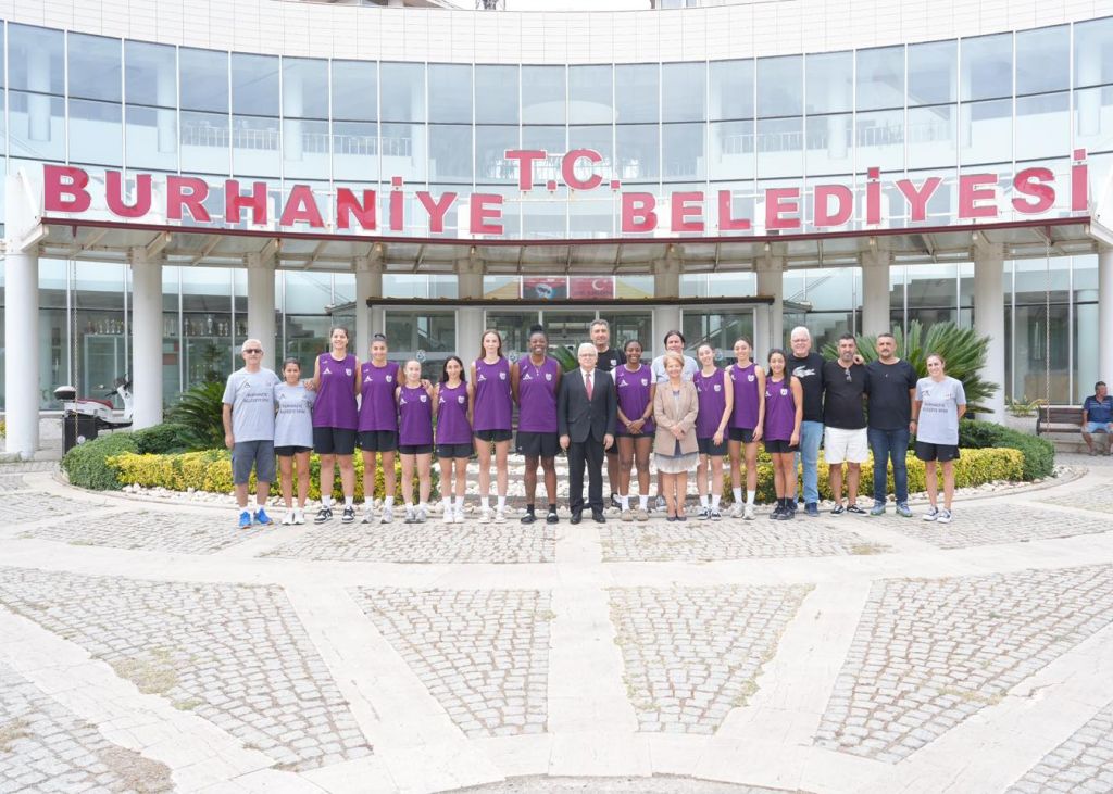 Türkiye Kadınlar Basketbol Ligi’nde mücadele eden Aslan Yol Burhaniye Belediyespor