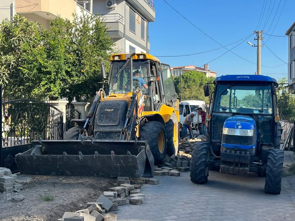 Bigadiç Belediyesi, ilçe merkezinde yolları yenileyerek ulaşımı daha güvenli ve