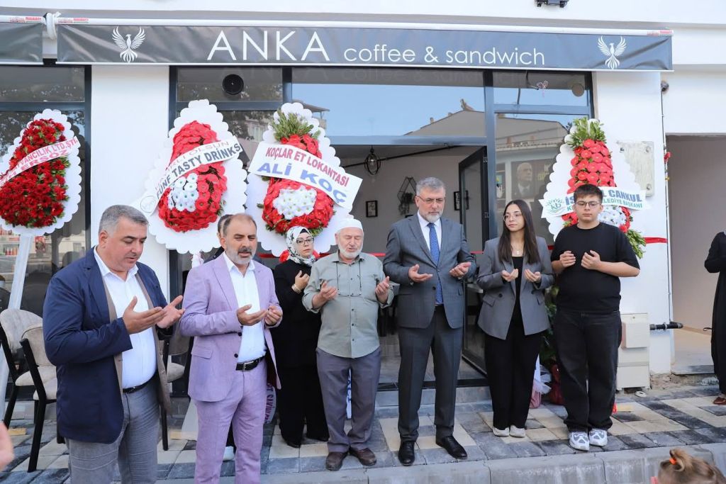 Kepsut’ta hizmete başlayan Anka Coffee, düzenlenen törenle kapılarını açtı. Açılışa