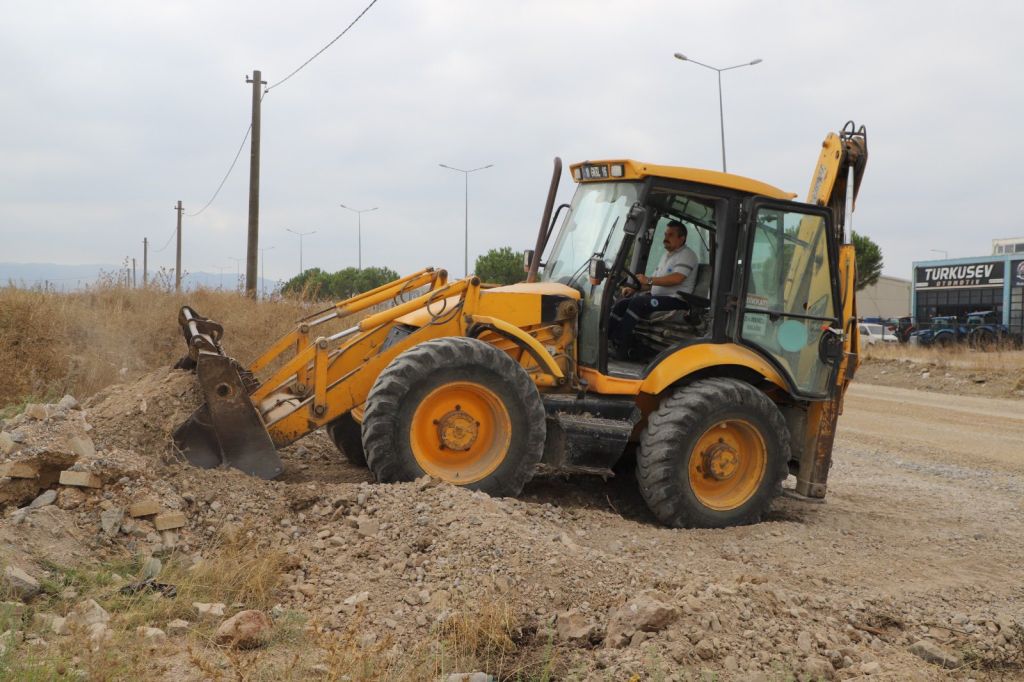 Gönen Belediyesi, ilçenin farklı noktalarında ulaşımı kolaylaştırmak ve mahalleleri daha