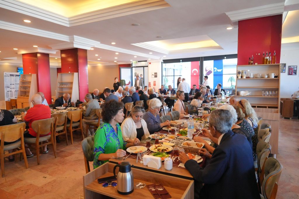 Burhaniye Belediyesi’nden Dev Kahvaltı 552618130 1255241853308847 4394068066387194699 n - Marmara Bölge Gazetesi