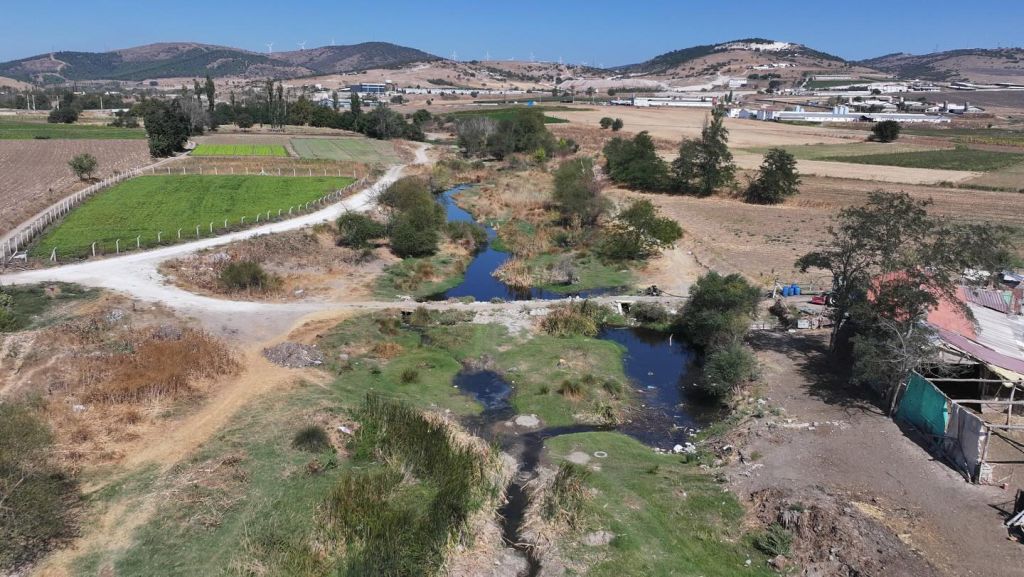 Altıeylül’de Ortaca Deresi’nde yürütülen ıslah çalışmalarıyla taşkın riskine karşı önemli