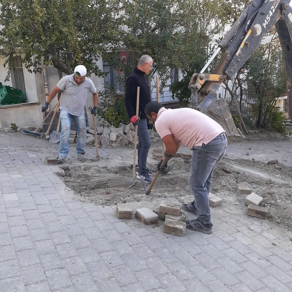 Bigadiç Belediyesi, hem ilçe merkezinde hem de kırsal mahallelerde yol