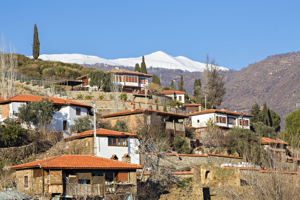 Tarihi konakları, yöresel lezzetleri ve huzur dolu atmosferiyle Birgi, İzmir’e