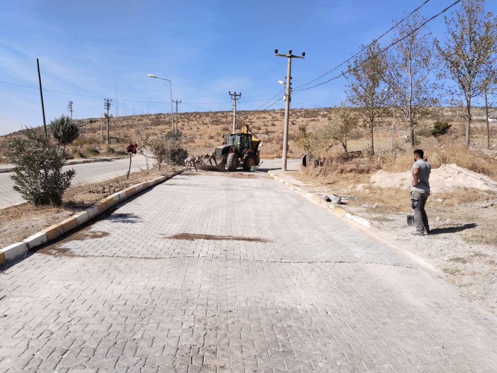 Kepsut Belediyesi, 31 personel ile 14 mahallede eş zamanlı hizmet