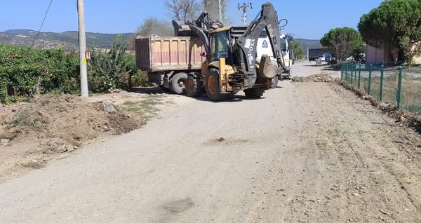 Bigadiç Belediyesi, ilçenin sanayi bölgelerinde temizlik çalışmalarına hız verdi. Belediye