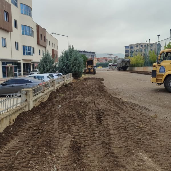 Bigadiç Belediyesi ekipleri, ilçe genelinde çevre temizliği çalışmalarını sürdürüyor. Son