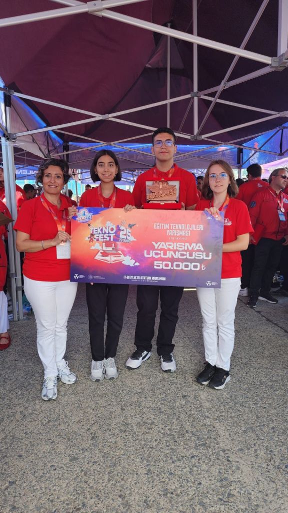 Balıkesirli Öğrenciler TEKNOFEST’te Zirveye Damga Vurdu! 5e911cca c44c 4e79 b654 f803035e0deb - Marmara Bölge Gazetesi