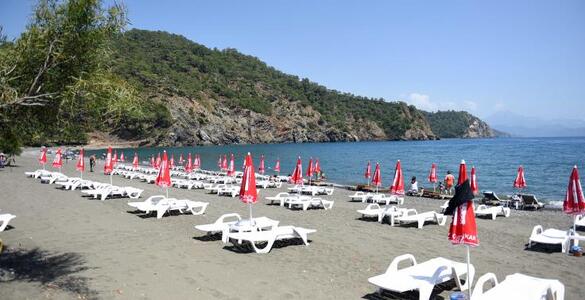 Muğla’nın gürültüden uzak, doğa dostu köşelerinden İnlice Plajı, ziyaretçilerine huzurlu