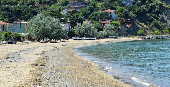 Doğal güzellikleri ve güvenli yapısıyla dikkat çeken Uzunyalı Plajı, Marmaris’in