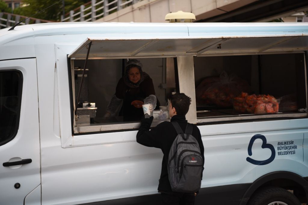 Balıkesir’de Öğrencilere Ücretsiz Günaydın Çorbası Dağıtılıyor 8998b50c f5cf 48d9 9599 3af378cba789 - Marmara Bölge Gazetesi