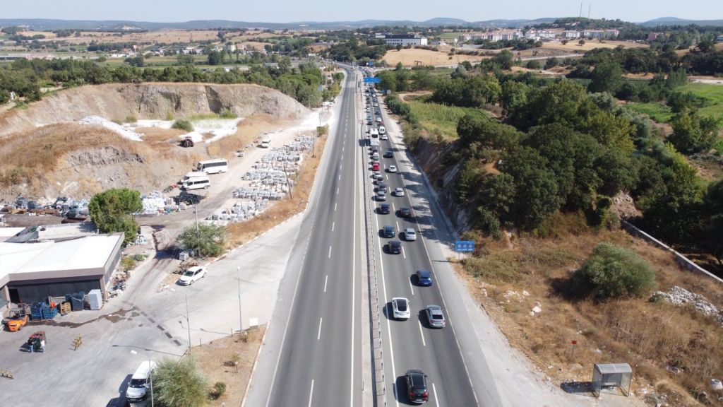 Edremit Yolunda Trafik Çilesi! AW528608 02 - Marmara Bölge Gazetesi