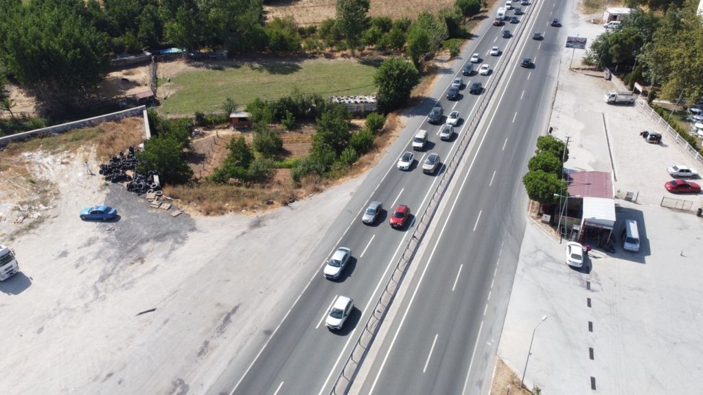 Edremit Yolunda Trafik Çilesi! AW528608 03 - Marmara Bölge Gazetesi