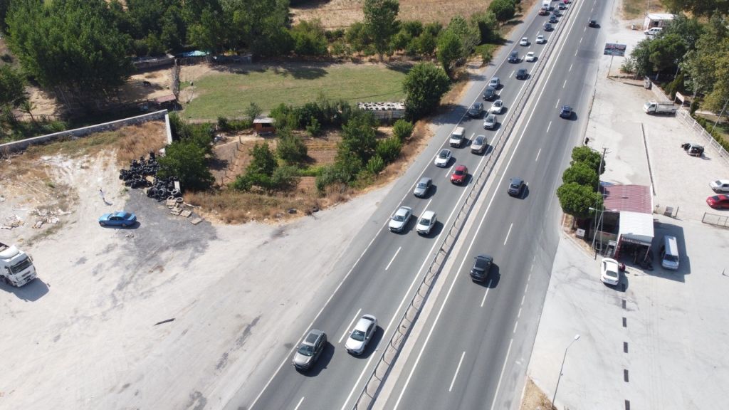 Edremit Yolunda Trafik Çilesi! AW528608 05 - Marmara Bölge Gazetesi
