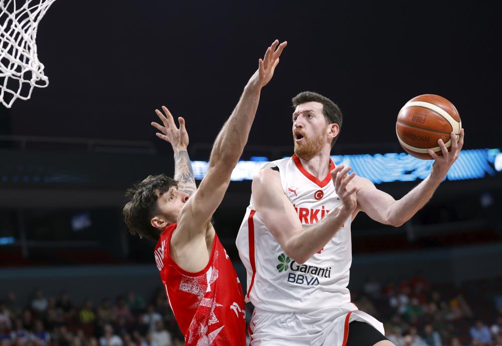 Türk basketbolunun gururu 12 Dev Adam, Avrupa Basketbol Şampiyonası’nda tarihi