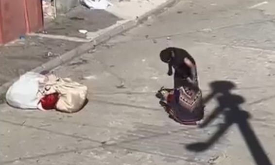Kocası Önce Parke Taşıyla Sonra Yumrukla Bayılana Kadar Dövdü! AW535260 02 e1757518575669 - Marmara Bölge Gazetesi