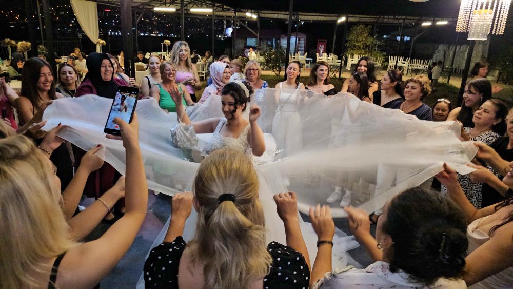 Gelinlik Hayali Gerçek Oldu! AW535728 01 - Marmara Bölge Gazetesi