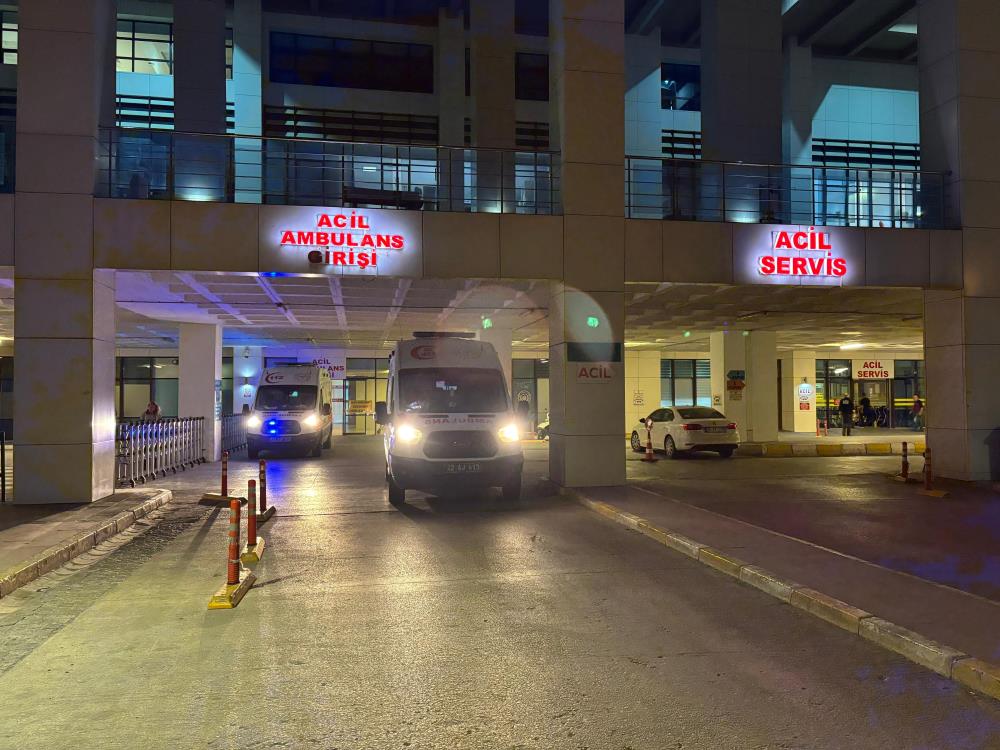 Annesine Baltayla Saldırdı, Abisini Bıçakladı! Yemeğe Siyanür Kattı! AW535959 01 - Marmara Bölge Gazetesi