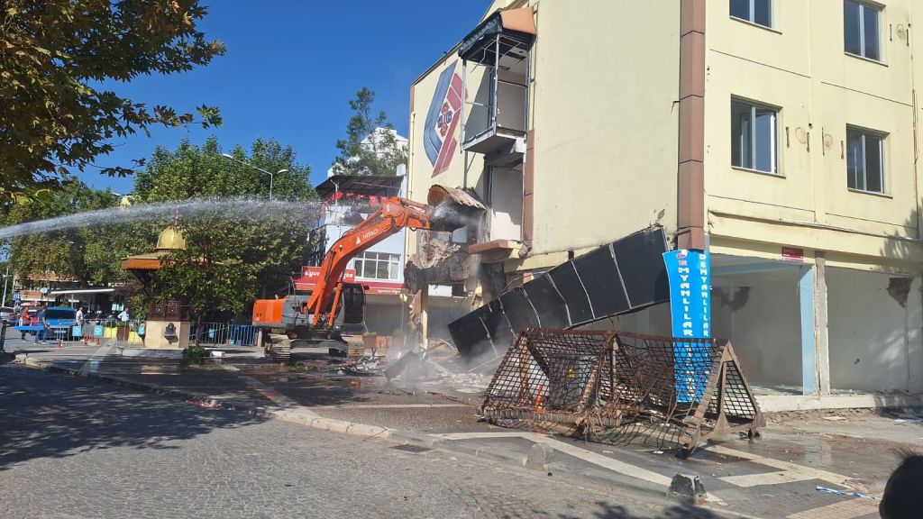 Balıkesir’deki Oteller Yıkılıyor! AW536130 01 - Marmara Bölge Gazetesi