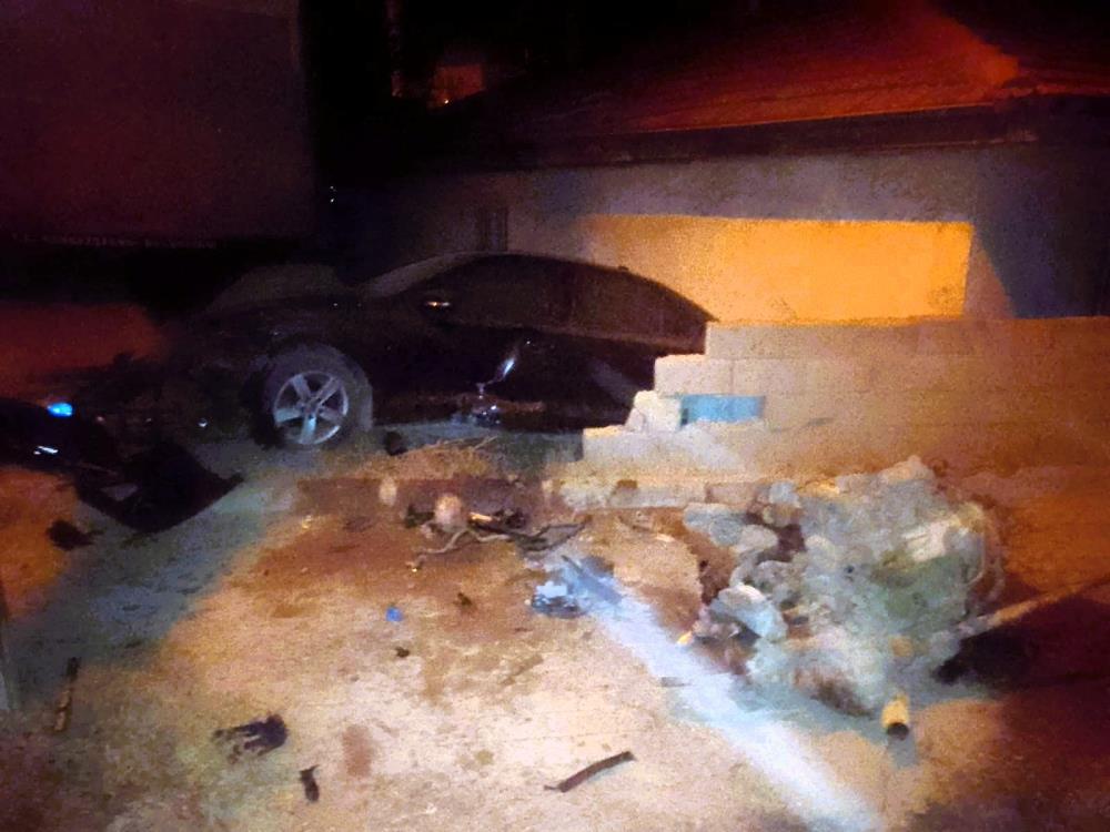 Duvarı Yıktı, Bahçeye Daldı! AW536633 01 - Marmara Bölge Gazetesi