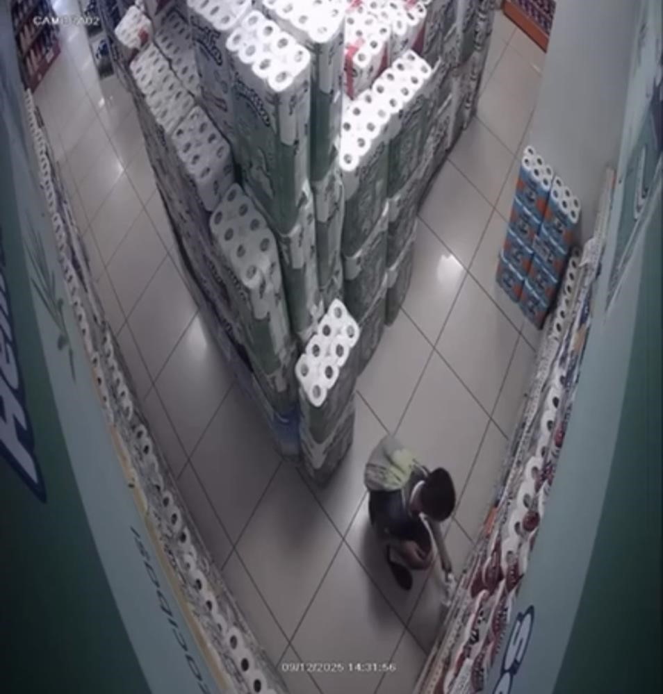 10 Yaşındaki Çocuk Marketi Kundakladı! AW538275 02 - Marmara Bölge Gazetesi