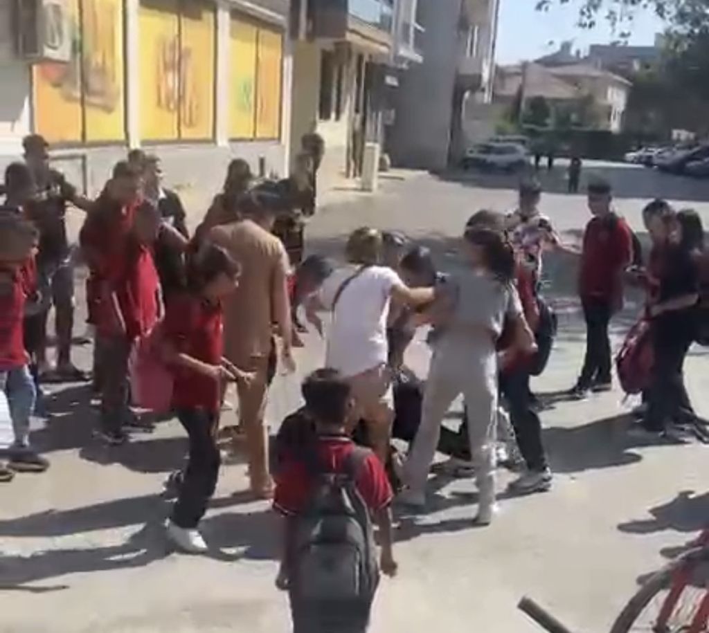 12 Yaşındaki Kıza 10 Kişi Saldırdı! AW538996 05 - Marmara Bölge Gazetesi