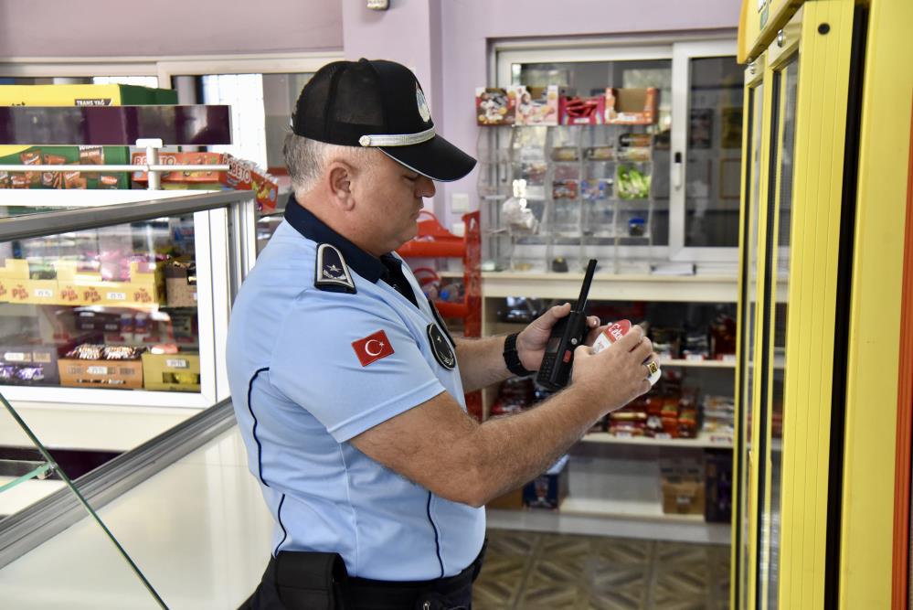 Balıkesir’de okulların açılmasıyla zabıtalar harekete geçti. Zabıta ekipleri, öğrencilerin sağlıklı