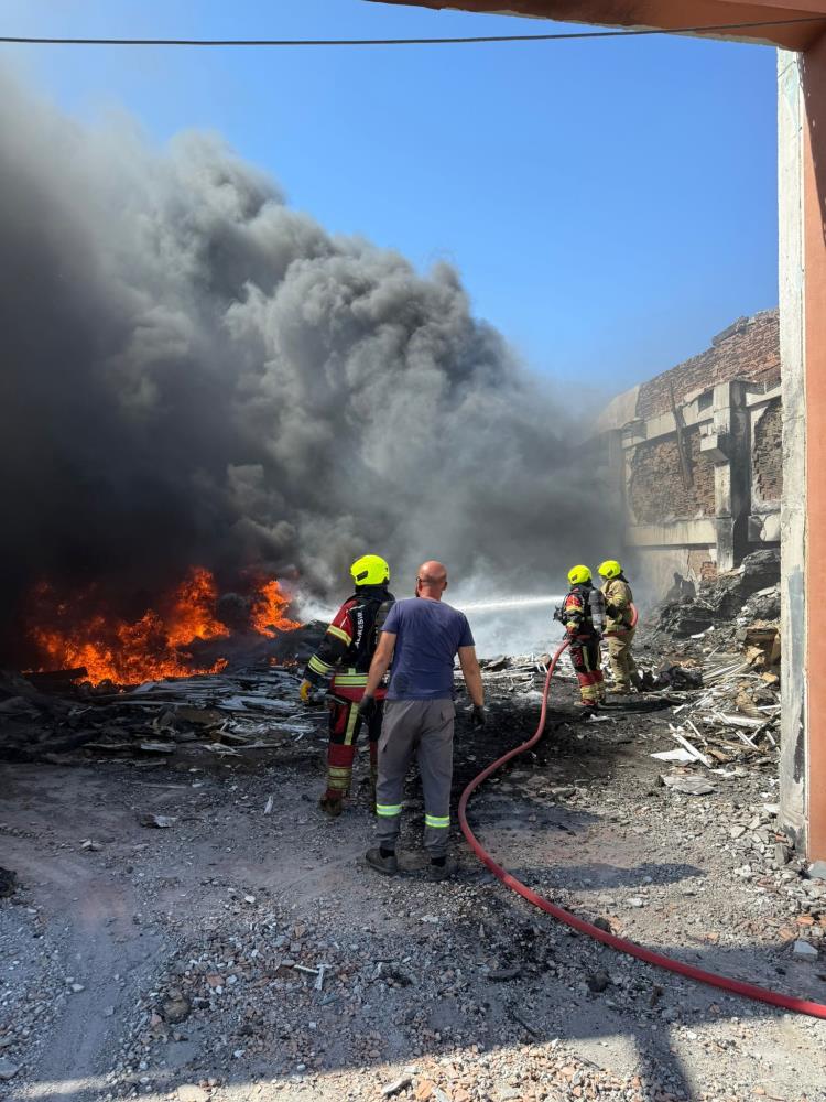 Balıkesir’in Bandırma ilçesinde bulunan bir depoda henüz belirlenemeyen bir sebepten