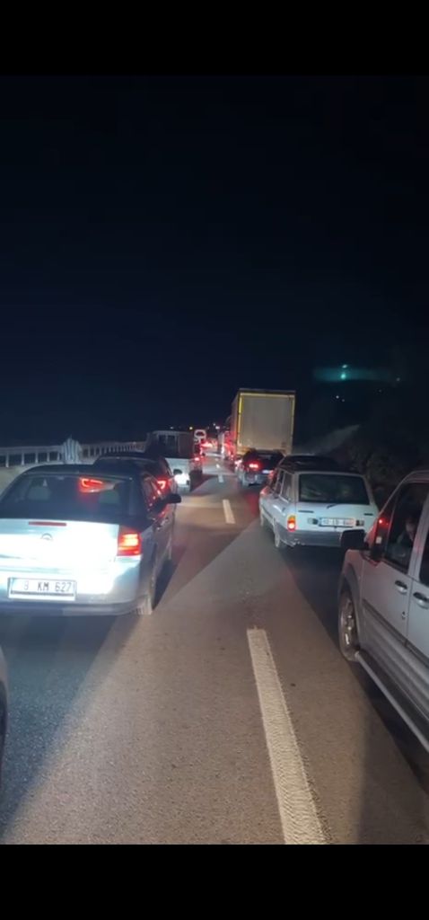 Bandırma Gönen Yolunda Tır Kazası Trafiği Kilitledi! AW542385 01 - Marmara Bölge Gazetesi