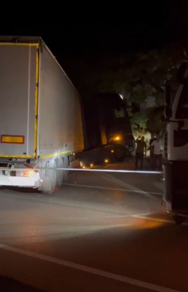 Bandırma Gönen Yolunda Tır Kazası Trafiği Kilitledi! AW542385 04 - Marmara Bölge Gazetesi